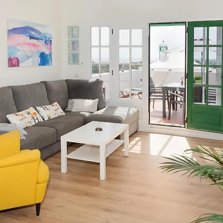 Apartamento Om Con Piscina Y Vistas Al Mar Apartment *